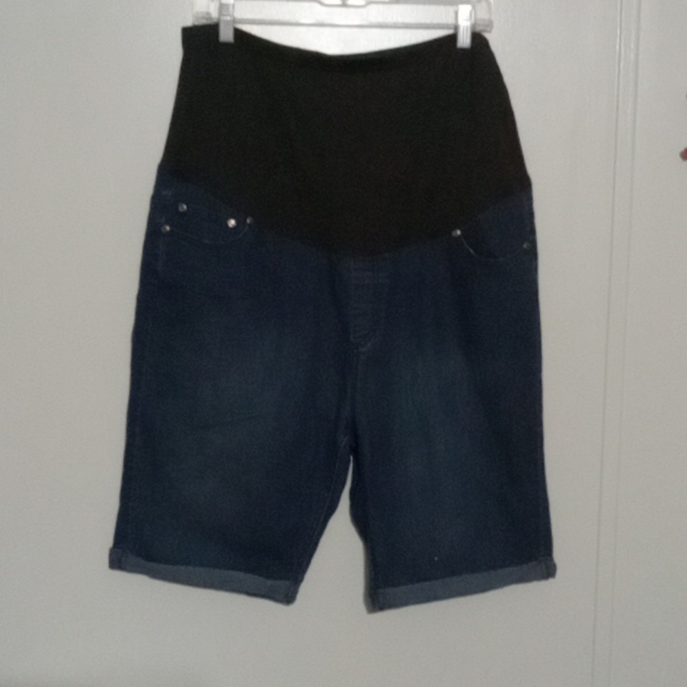 Times two maternity shorts XL